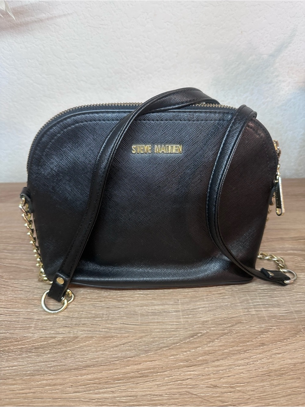 Black Quilted Shoulder Bag Gold Chain Crossbody Y2K Minimalist Purse